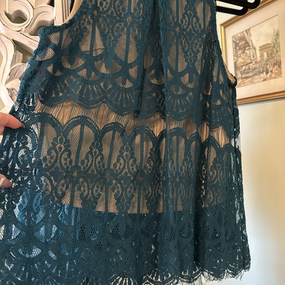 Green Lace sleeveless top - Picture 2 of 5